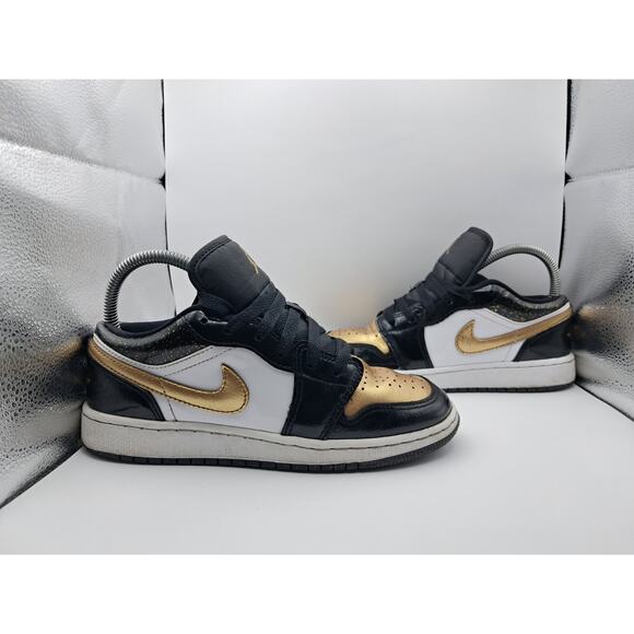 Size 4Y | 5.5W - Jordan 1 Low SE Gold Toe (GS) - DR6970-071 - Picture 1 of 8